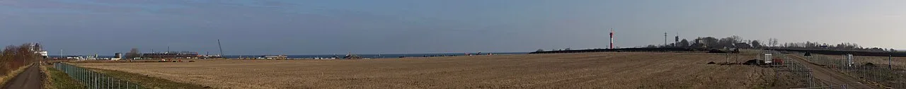 Panorama der Fehmarnbelt-Baustelle auf der deutschen Seite — Blick über Fehmarn auf die Ostsee