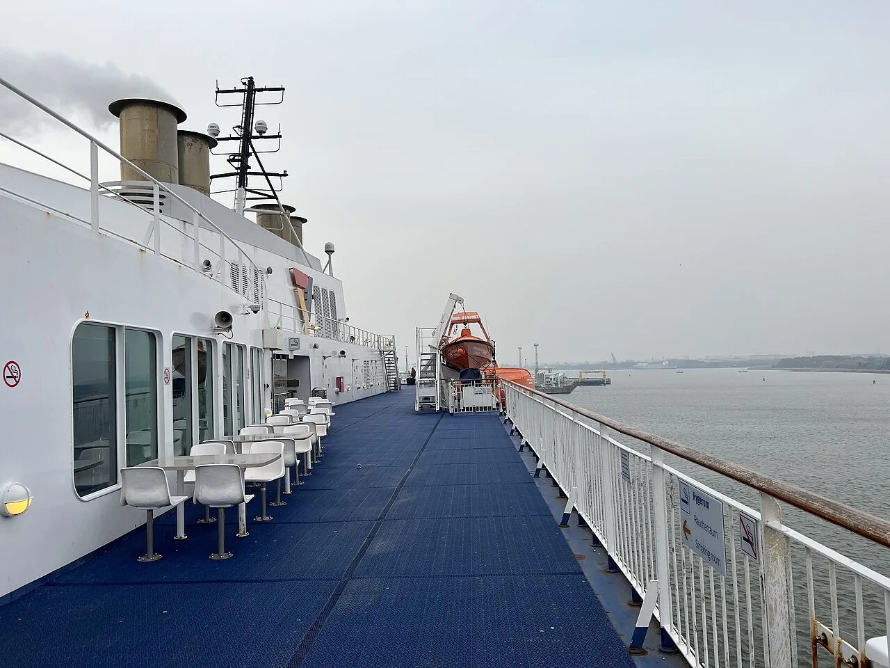 Leeres Außendeck der Scandlines-Fähre „Copenhagen